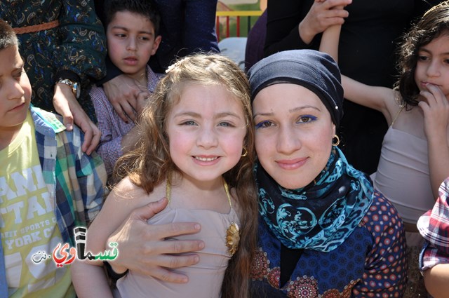 كفرقاسم – فيديو: بساتين الامل, السلام , والمحبة تحتفل بعيد الام على انغام عمو انس وجوقته ..